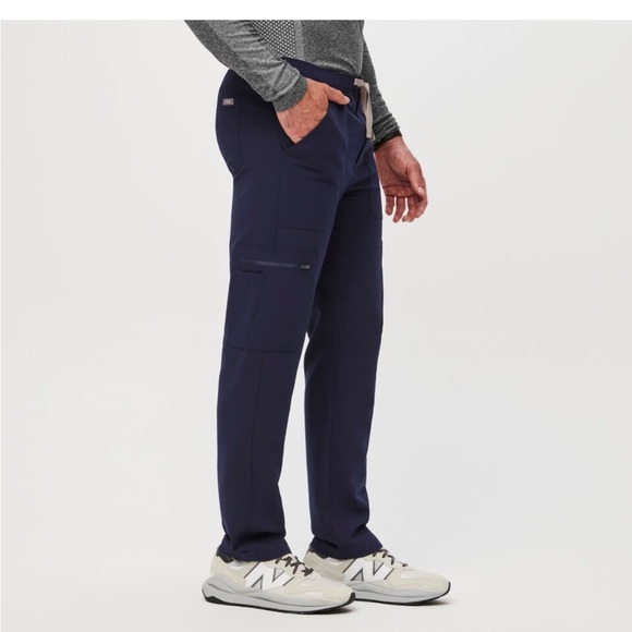 FIGS Cairo Cargo Scrub Pants, Men’s, size medium, navy - Picture 2 of 7
